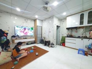 LÕI ĐỐNG ĐA - QUAN THỔ - THOÁNG SÁNG QUANH NĂM -KINH DOANH - GẦN CHỢ - CHỦ TẶNG NỘI THẤT !!!